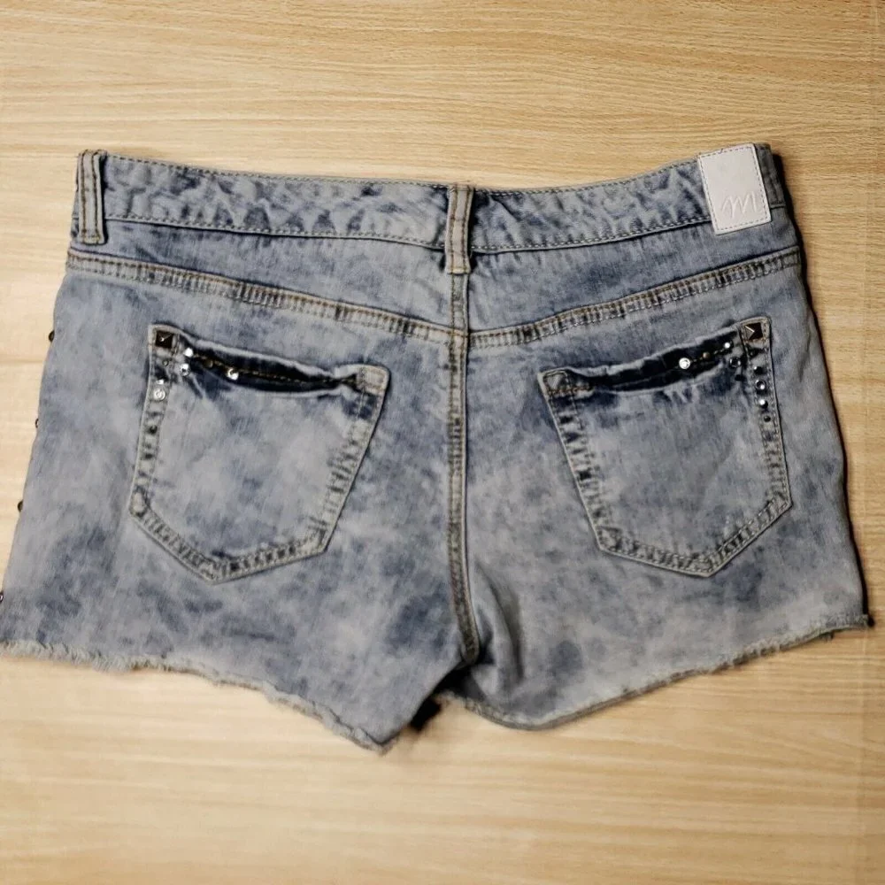 Maurices Womens Distressed Denim Shorts With Stud Detail  5-6